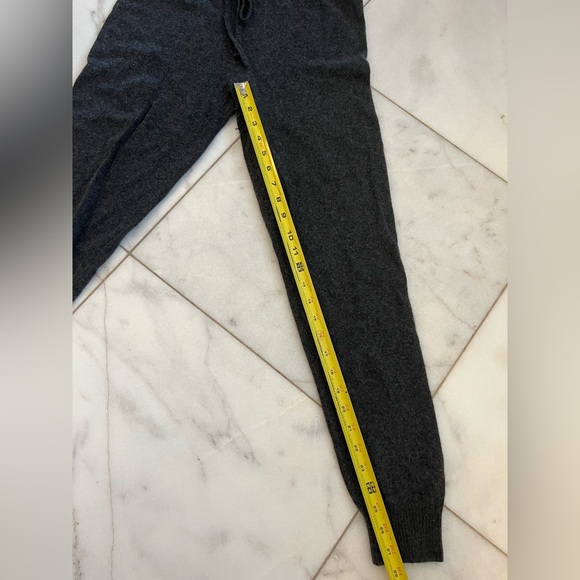 Summersalt cashmere joggers and sweater set - Picture 13 of 13